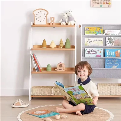 Низька книжкова шафа для дитячої кімнати